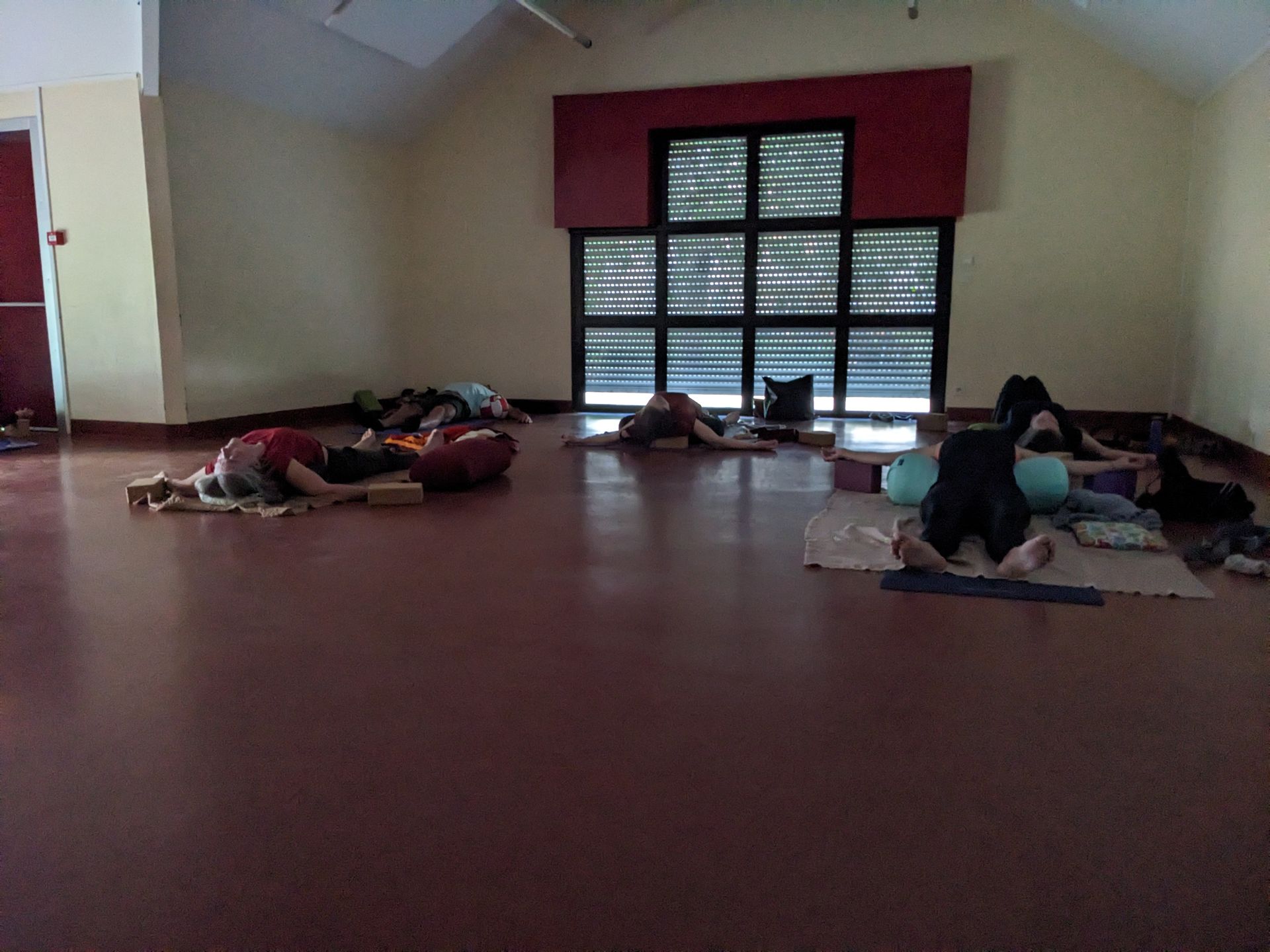 Séance de Yin yoga. Salle de Kerfaouët. Juin 2023